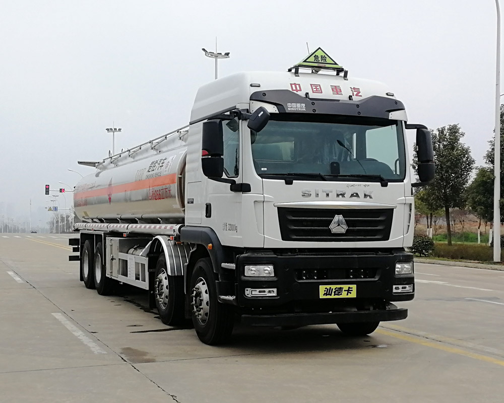 楚勝牌CSC5326GYYLZK6A型鋁合金運(yùn)油車(chē)